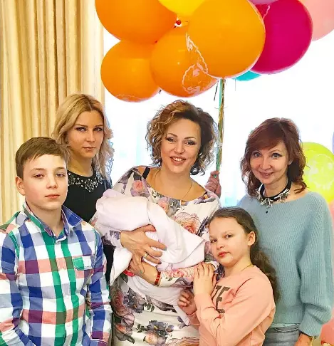 Алла Довлатова крестила новорожденную дочь