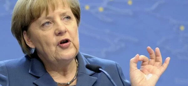 Канцлер Германии Ангела Меркель голосует за Макрона