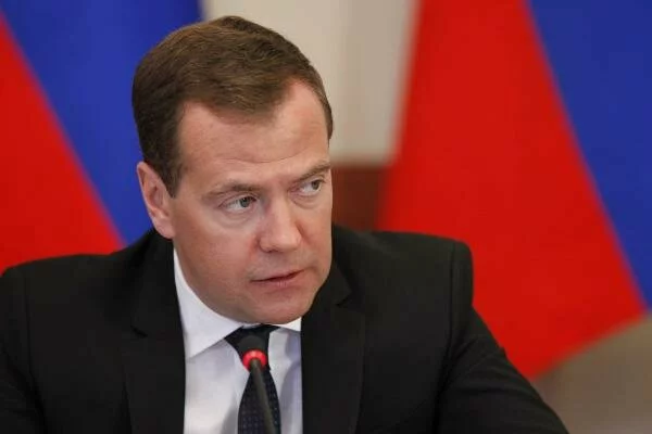 Россию не пугают санкции и цены на нефть - Медведев