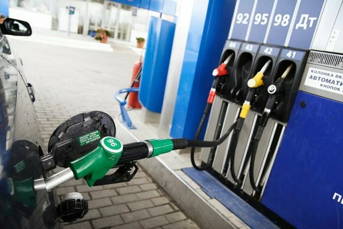 Росстат: Производители бензинов «Аи» снизили цены в марте на 1%