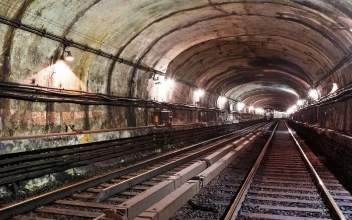 В метро Петербурга пассажир упал на рельсы