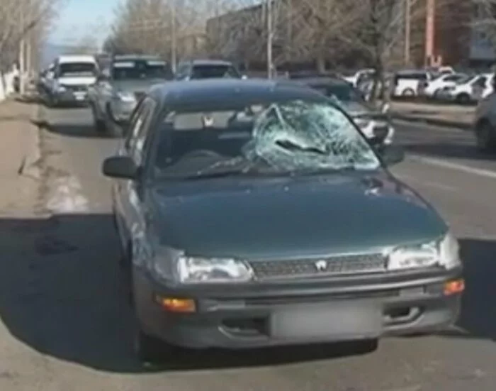 В Улан-Удэ на зебре Toyota Caldina сбила женщину