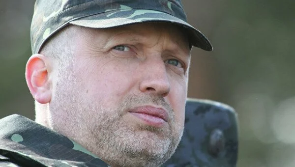 Турчинов: Главное при наступлении в Донбассе не проскочить границу