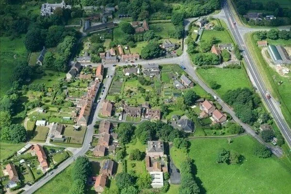 В Британии на аукционе продали маленькую деревню за 25 миллионов долларов