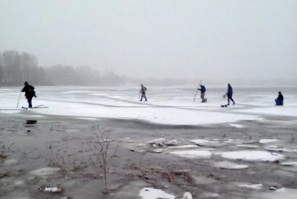 В Красноярском крае около 50 рыбаков унесло на льдине
