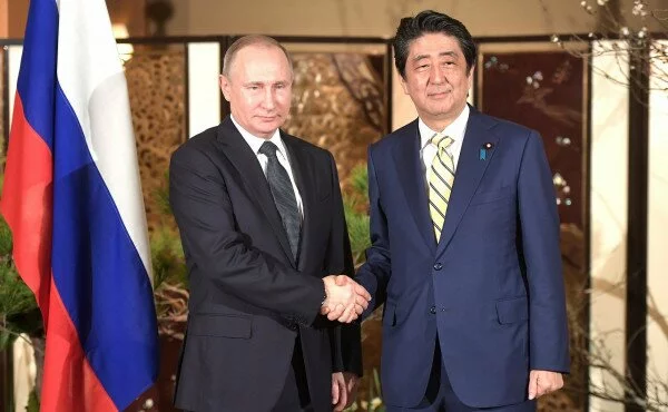 Япония обсудит с Россией ситуацию в Сирии и КНДР