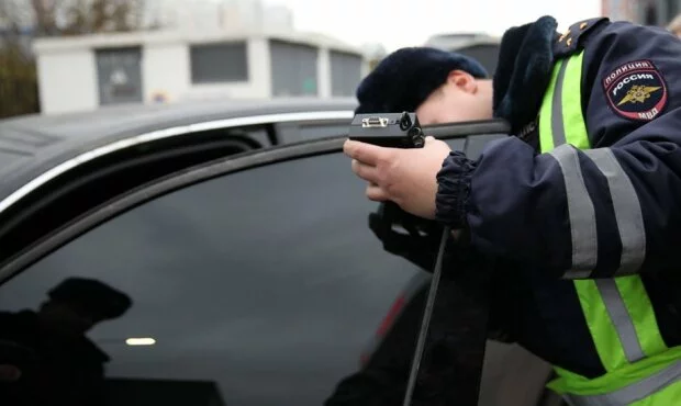 Автомобилистов стали массово арестовывать за отказ убрать тонировку со стекол авто