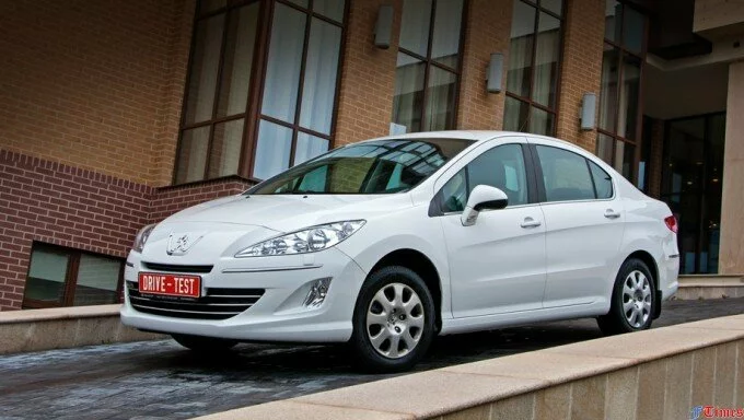 Компания Peugeot представила обновленный седан 408 для России