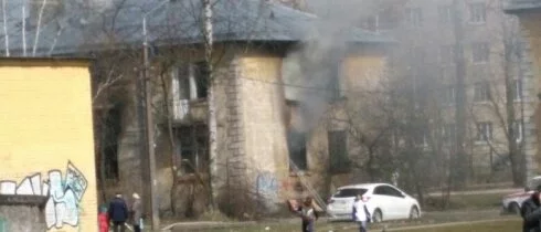 На улице Тамбасова тушили пожар в двухэтажном здании