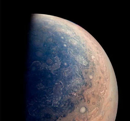NASA показало фото акварельного шторма на Юпитера?