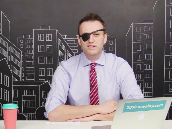 Навальному сделали срочную операцию на правом глазе
