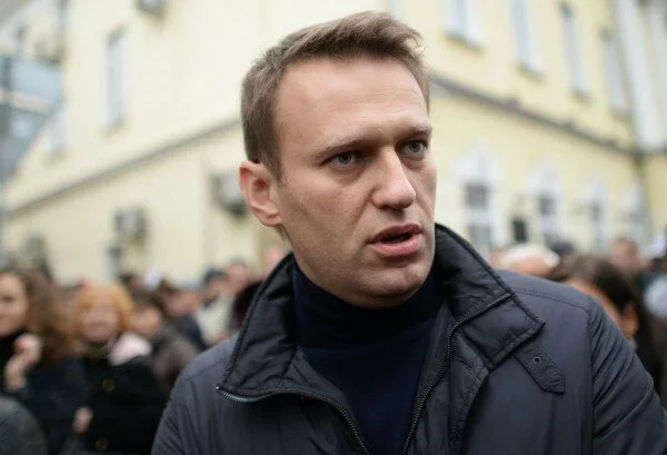 Навальный VS Суд: ФБК отказался удалять "фильм о Медведеве"