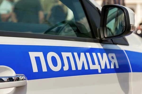 Пассажиры в Петербурге ограбили таксиста и угнали его автомобиль