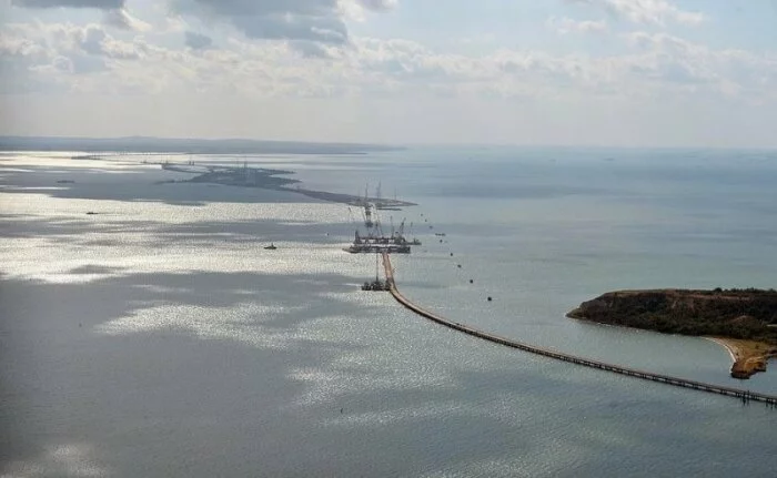 Крымский мост соединит Крым и материковую Россию осенью