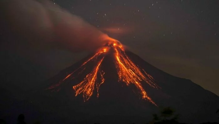 Уфолог обнаружил около вулкана в Мексике два НЛО