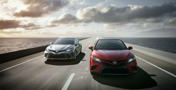 Toyota представила Camry нового поколения для Японии
