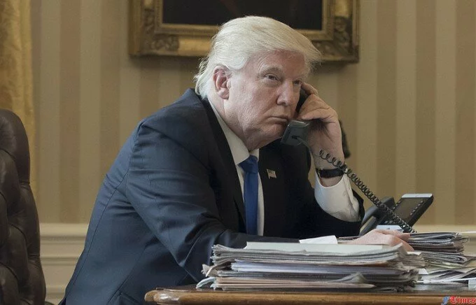 Трамп предложил политикам связываться с ним по мобильному телефону