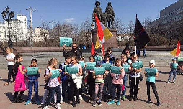 В Екатеринбурге учеников младших классов вывели на акцию в память о трагедии в Одессе