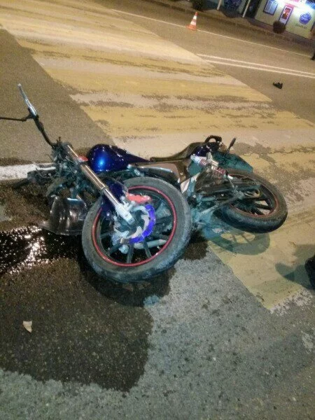 В Краснодаре в ДТП разбились мотоциклист и пассажирка