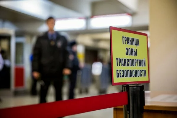 В Петербурге закрыли станцию метро “Старая деревня” из-за теругрозы