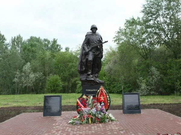 В Ростове появился новый памятник Советскому солдату