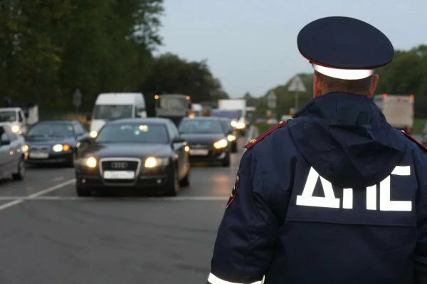 В Саратове сотрудники ГИБДД задержали 12 автовладельцев за тонированные окна
