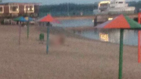 В Запорожье парочка занялась сексом на пляже на глазах отдыхающих