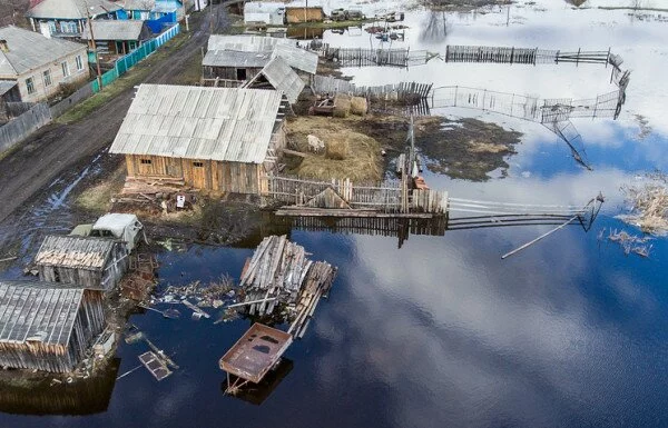 Возле Барнаула уровень воды в Оби поднялся до критической отметки
