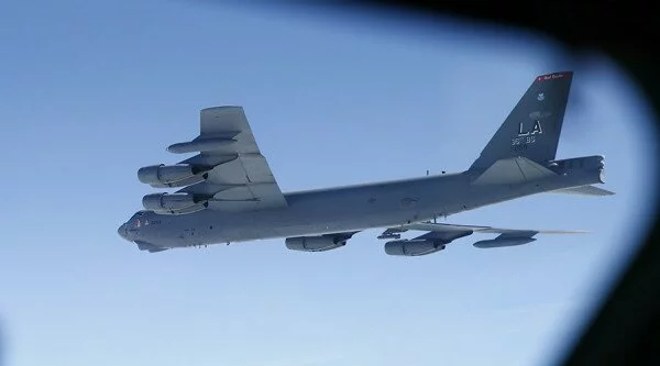 Истребитель ВКС РФ перехватил группу бомбардировщиков ВВС США над Балтикой
