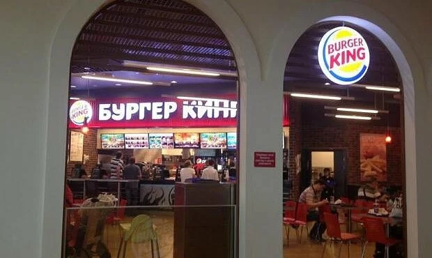 Кафе «Му-Му» и Burger King уличили в незаконном установлении высоких цен в аэропортах