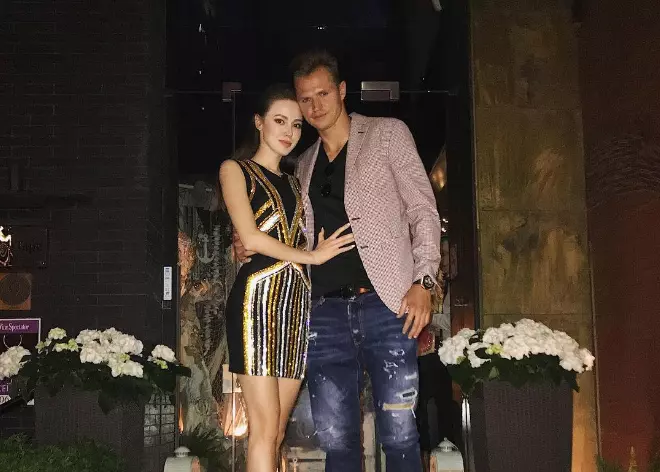 Костенко опубликовала совместное фото с Тарасовым и извинилась перед Бузовой