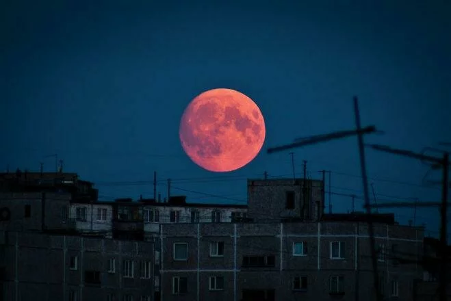 «Кровавая луна» в Воронеже как предвестник «Апокалипсиса»: горожане всерьез задумались о плохом