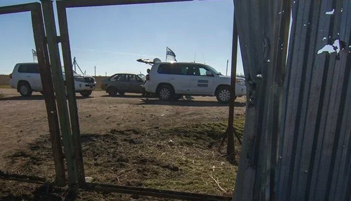 На попранной границе на Донбассе от миссии ОБСЕ скрыли содержимое грузовиков