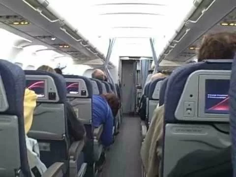 Нетрезвые пассажиры рейса на Ибицу занялись сексом во время полёта