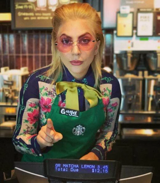 Новая профессия: Леди Гага устроилась в Starbucks