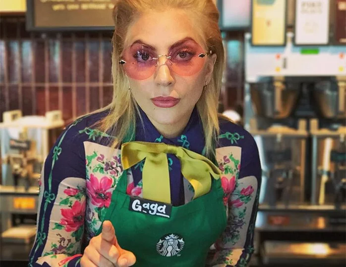 Новая профессия: Леди Гага устроилась в Starbucks