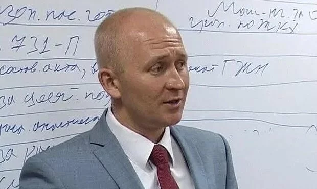 Обвиняемый в получении взяток бывший вице-мэр Южно-Сахалинска стал пономарем