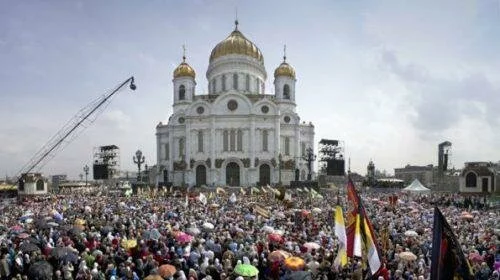 Очередь к мощам Николая Чудотворца в Москве к Храму Христа Спасителя онлайн сегодня, 18 июня