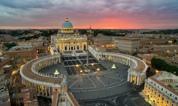 Очевидцы сообщают о взрыве на территории Ватикана