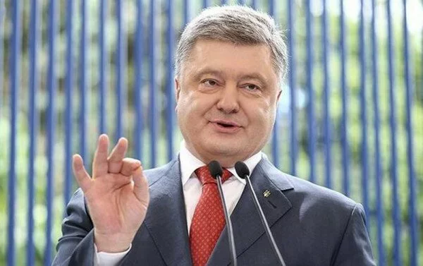 Порошенко подписал закон о запрете георгиевской ленты на Украине