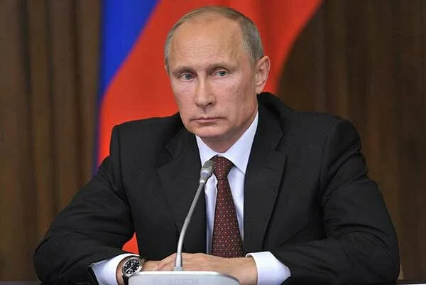 Президент Франции выразил уважение Владимиру Путину