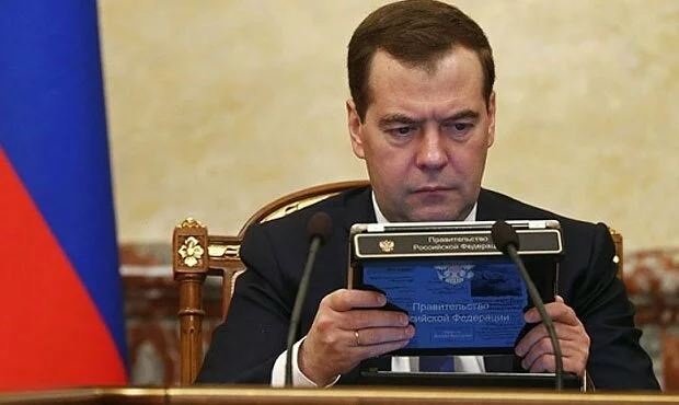 Сотрудник ФБК подал в суд на Медведева, который забанил его в Twitter