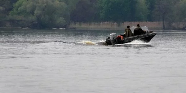 Спасатели нашли перевернувшуюся на Чукотке лодку с пассажирами