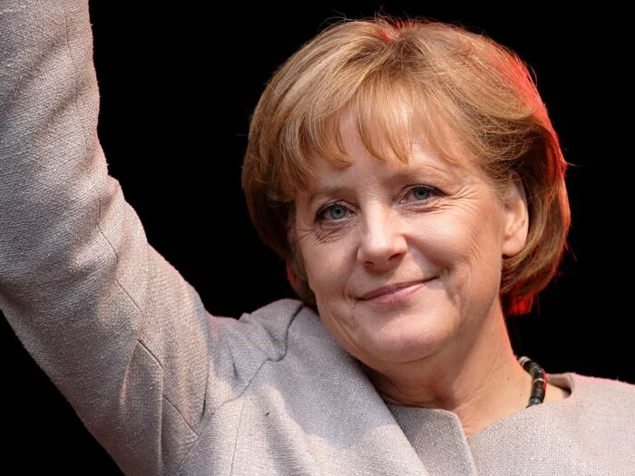 Меркель раскритиковала новые санкции США против РФ