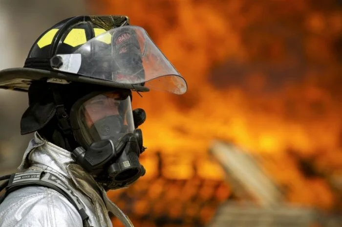 При пожаре на нефтебазе Новороссийска пострадал человек