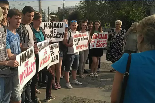 В центре Иркутска молодежь митинговала против Навального