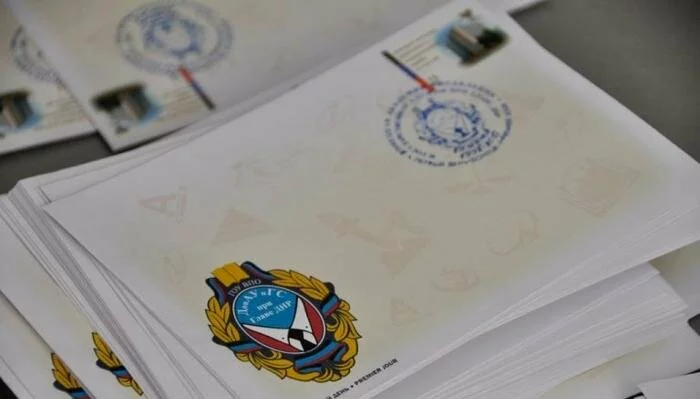 В «ДНР» выпустили почтовую марку в честь Донецкой академии управления
