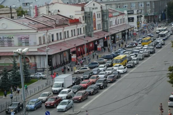 В Екатеринбурге женщина из-за пробок родила ребенка в такси?
