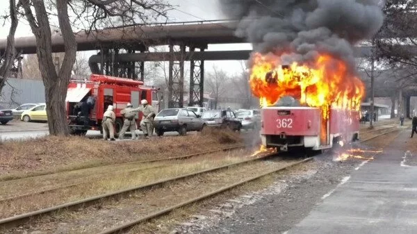 В Казани после удара молнии загорелся трамвай