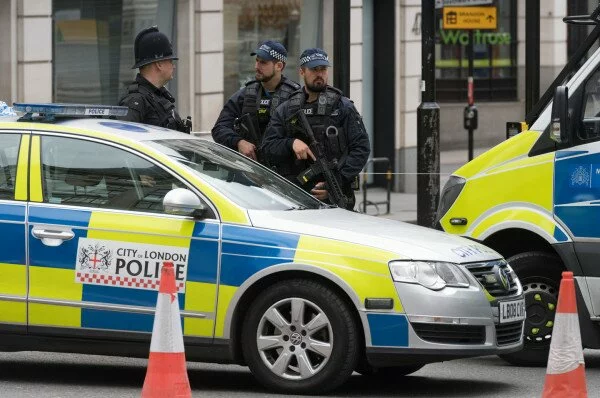 В Лондоне мужчина с ножом напал на прохожих